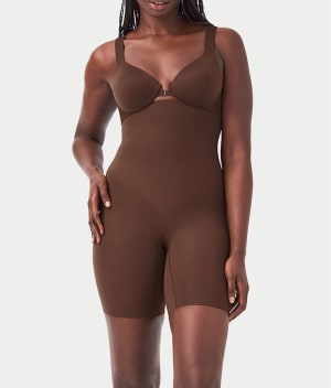Everyday Seamless Shaping High-Waist Mid-Thigh Shaper: undefined