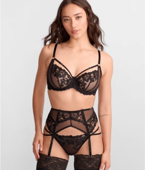 India Floral Embroidery Garter Belt: undefined